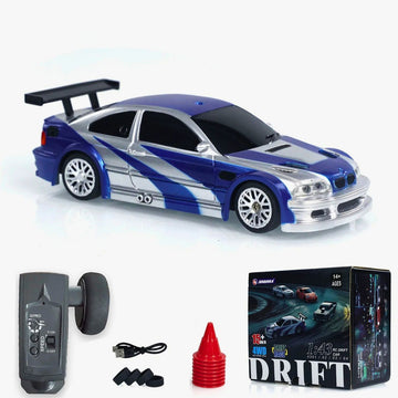 Mini RC Drift Car 1:43 mit Allradantrieb & Gyro-Stabilisator für präzise Drifts auf kleinem Raum.