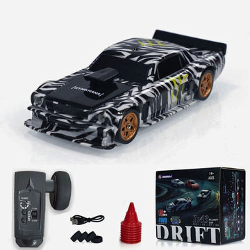 Mini RC Drift Car 1:43 mit Allradantrieb & Gyro-Stabilisator für präzise Drifts auf kleinem Raum.