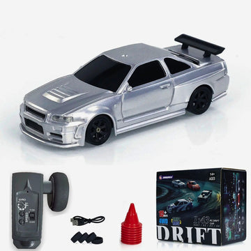 Mini RC Drift Car 1:43 mit Allradantrieb & Gyro-Stabilisator für präzise Drifts auf kleinem Raum.