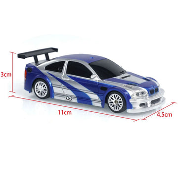 Mini RC Drift Car 1:43 mit Allradantrieb & Gyro-Stabilisator für präzise Drifts auf kleinem Raum.