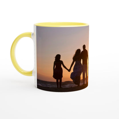 Personalisierbare Keramiktasse (325ml) mit eigenem Design – spülmaschinenfest & mikrowellengeeignet.