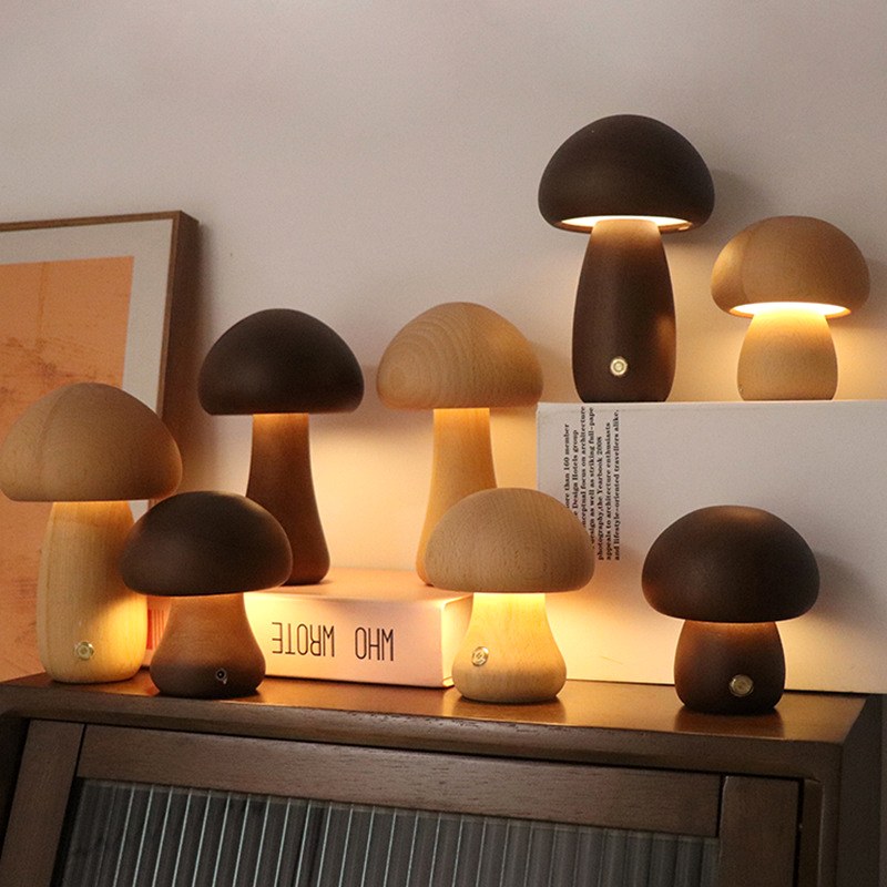 Pilzlampen aus Holz in verschiedenen Formen und Farben – Kollektion aus Buche und Nussbaum