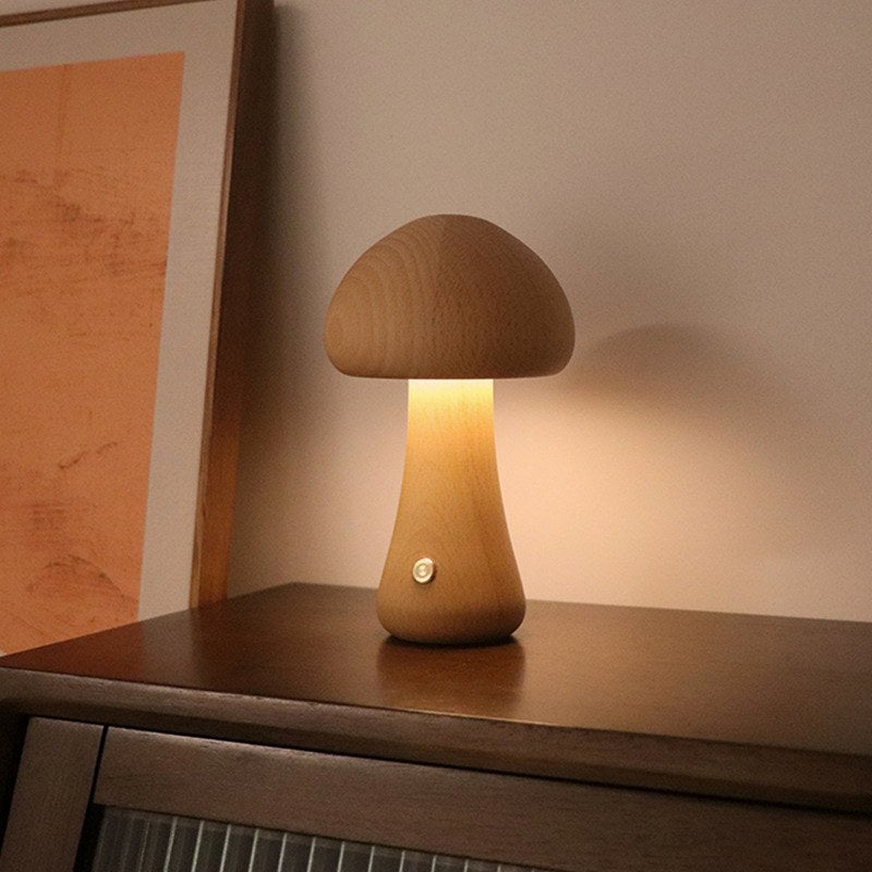 Pilzlampe Modell A aus Buche – schlanke LED Tischlampe mit taillierter Silhouette, 16.5 cm