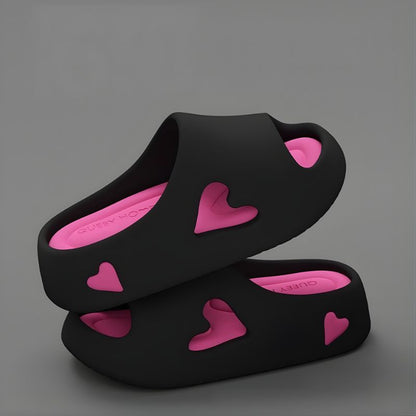 Sommer-Hausschuhe Damen Schwarz mit pinken Herzen und dicker Sohle
